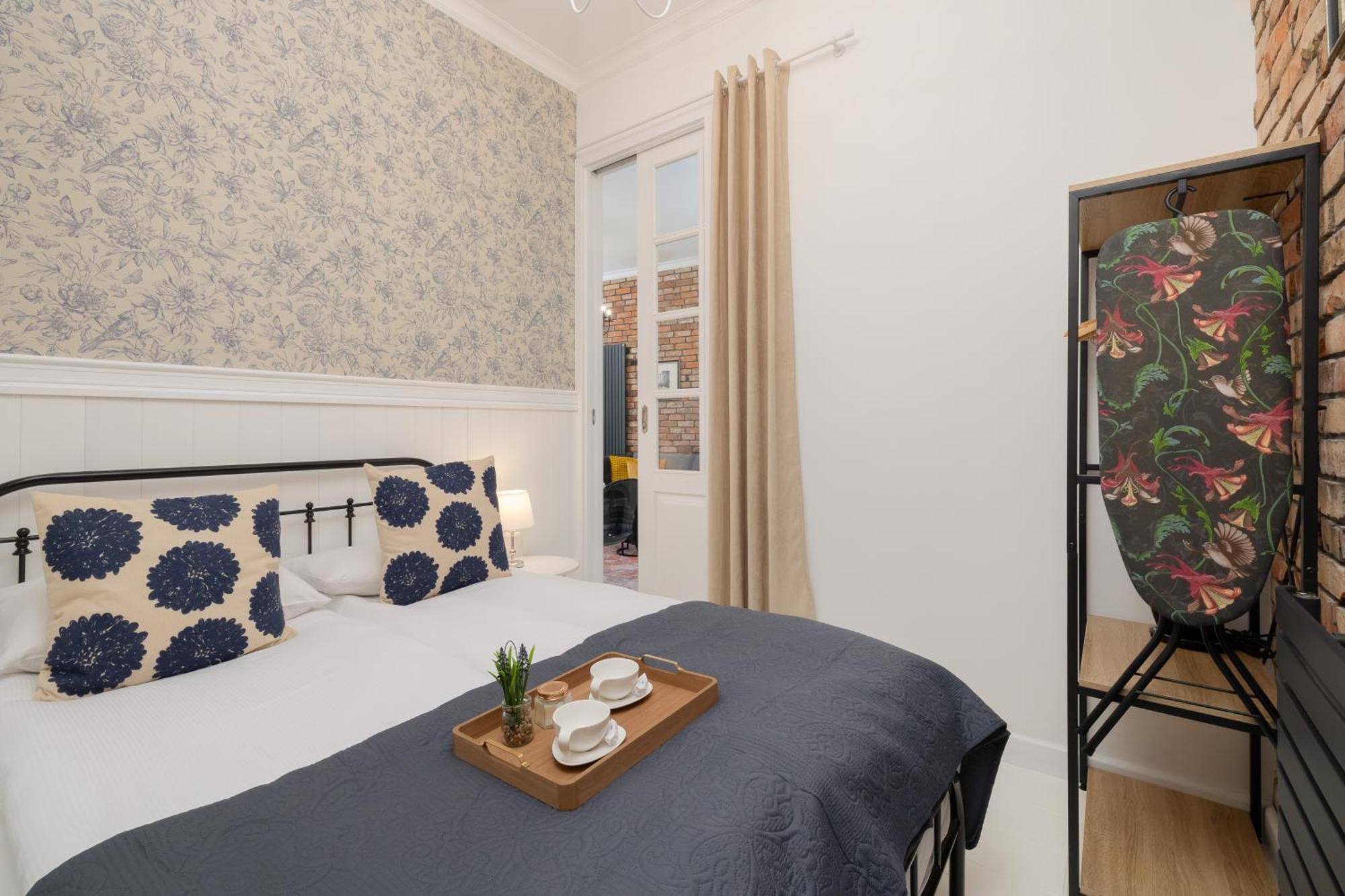 Cosy With Air Conditioning By Renters Apartment