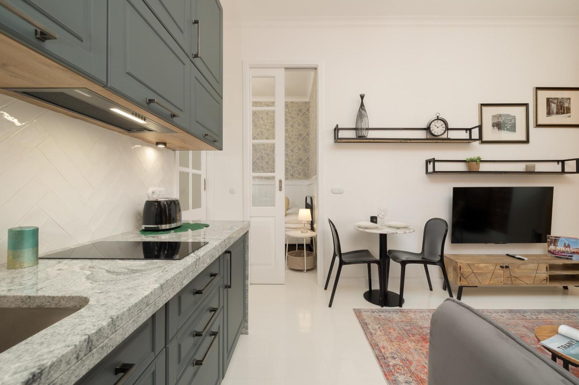 Cosy With Air Conditioning By Renters Apartment *