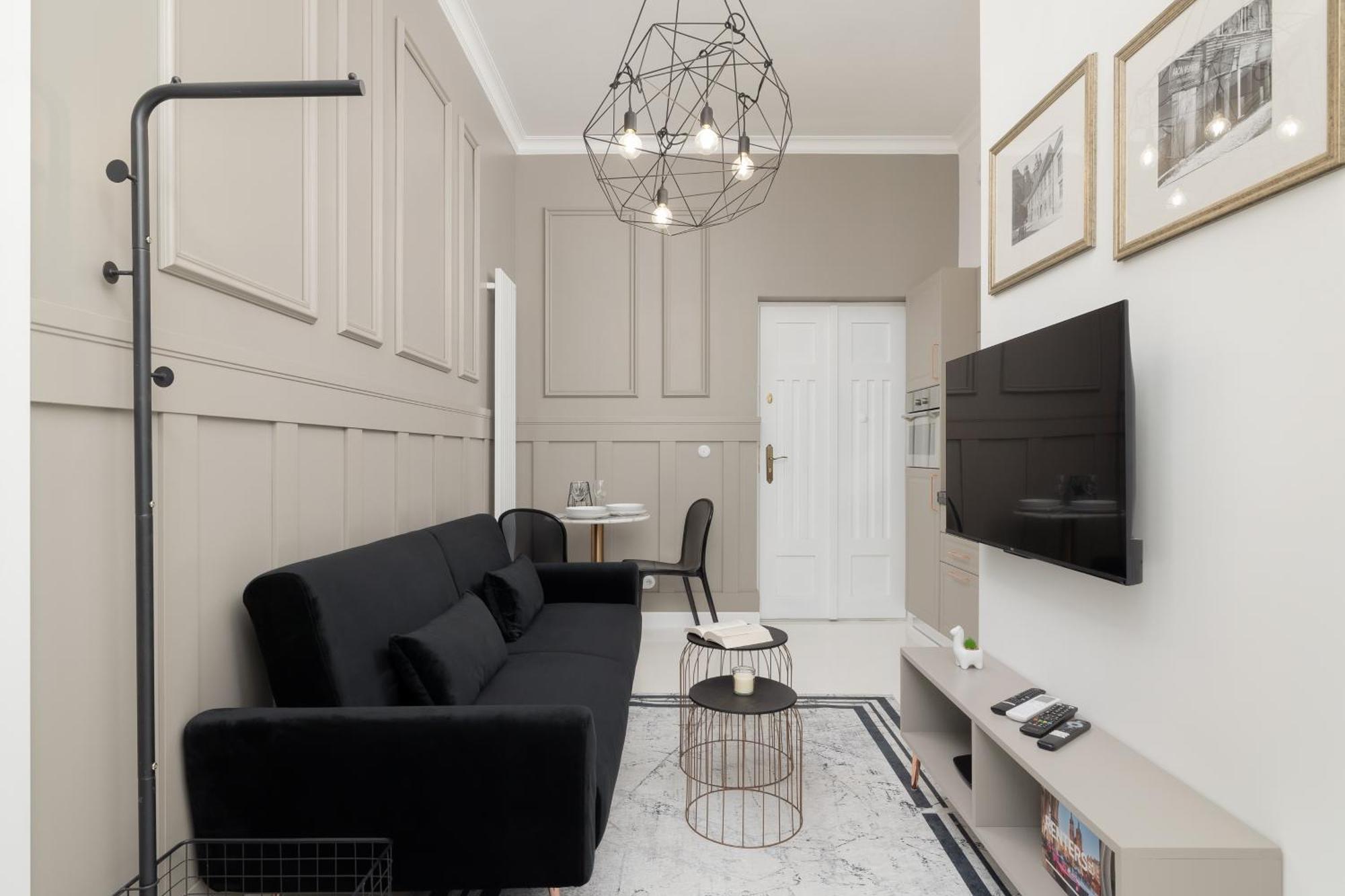Cosy With Air Conditioning By Renters Apartment *