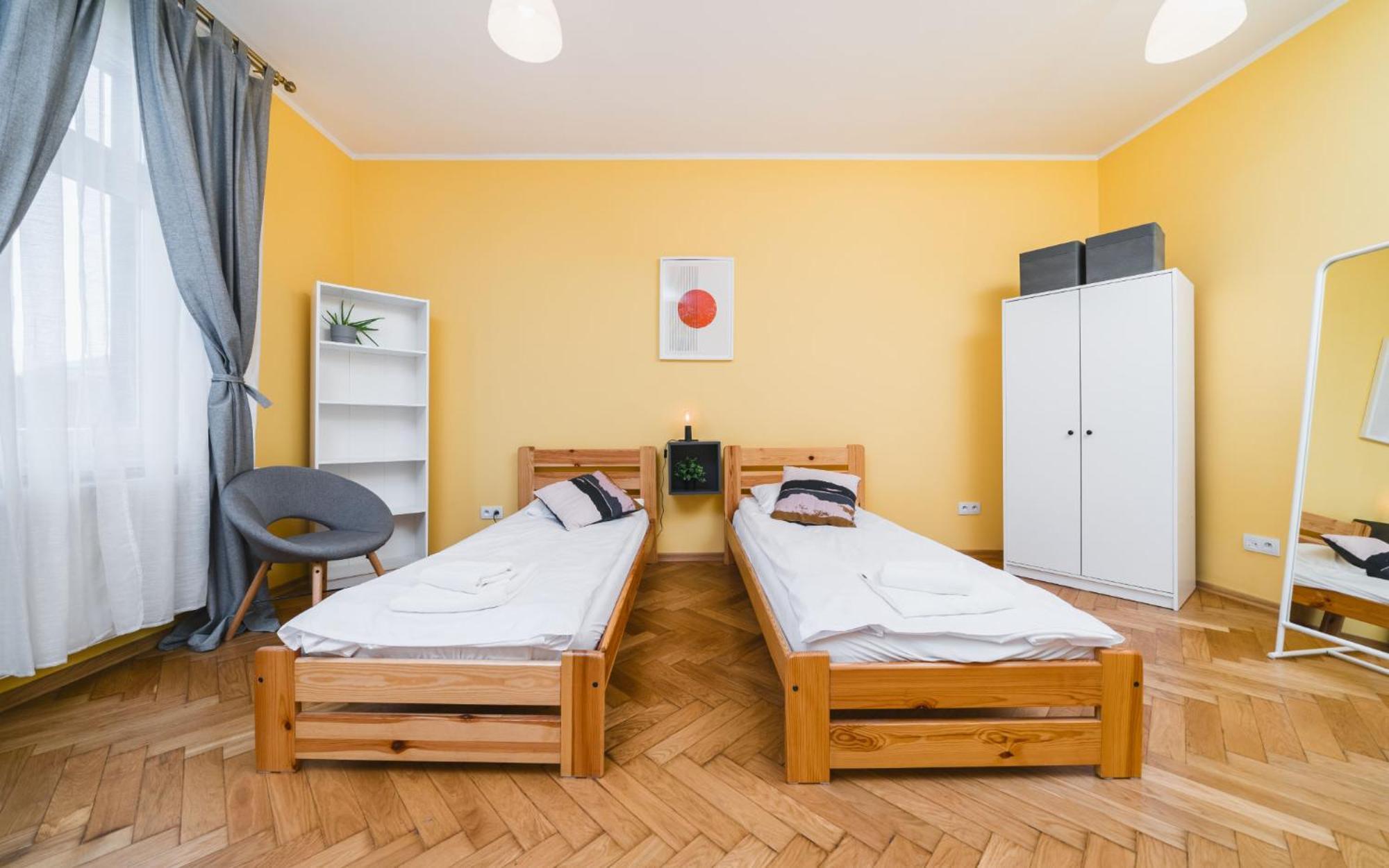 Modern Urban Escape - Old Town - By Upstairs Apartamento Cracóvia