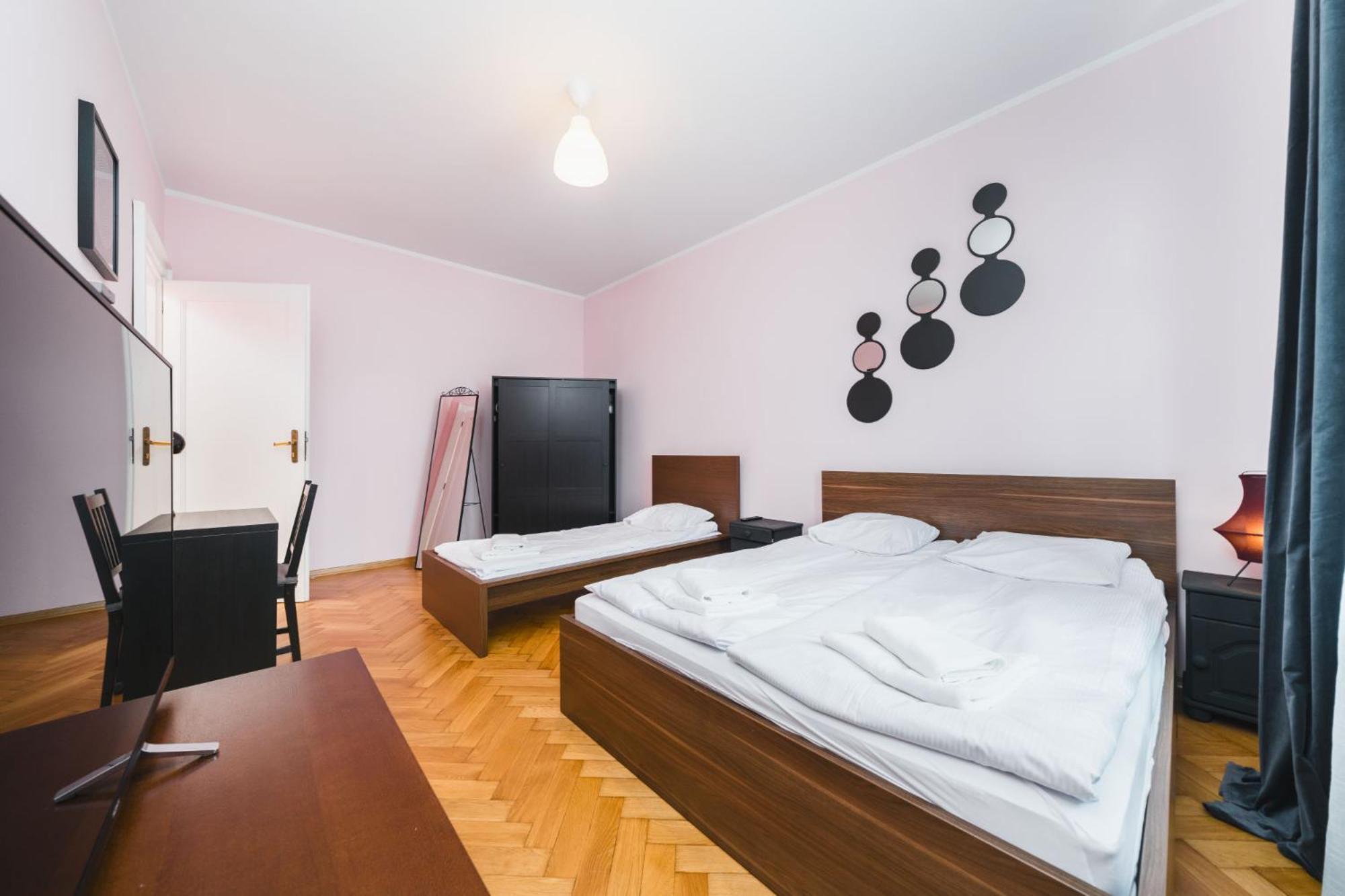 Modern Urban Escape - Old Town - By Upstairs * Kraków