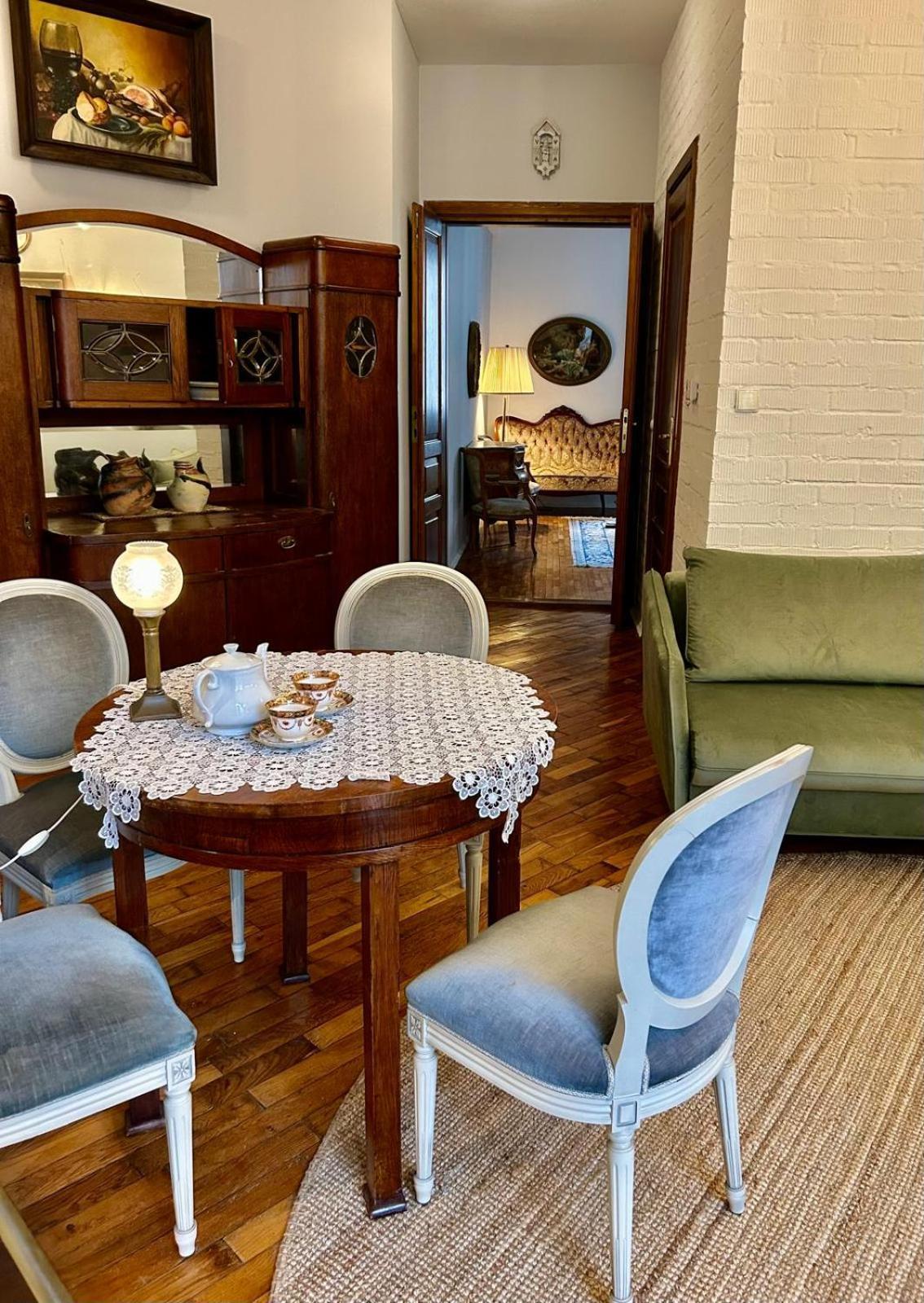 Apartment Locus Vietoris