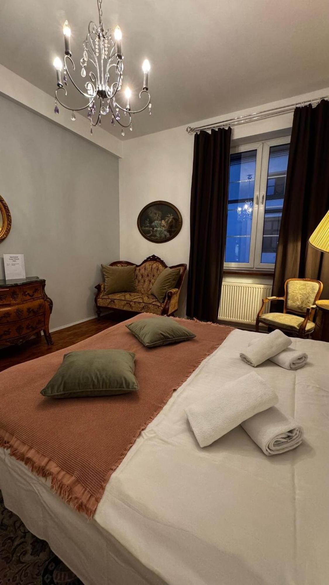Locus Vietoris Apartment *
