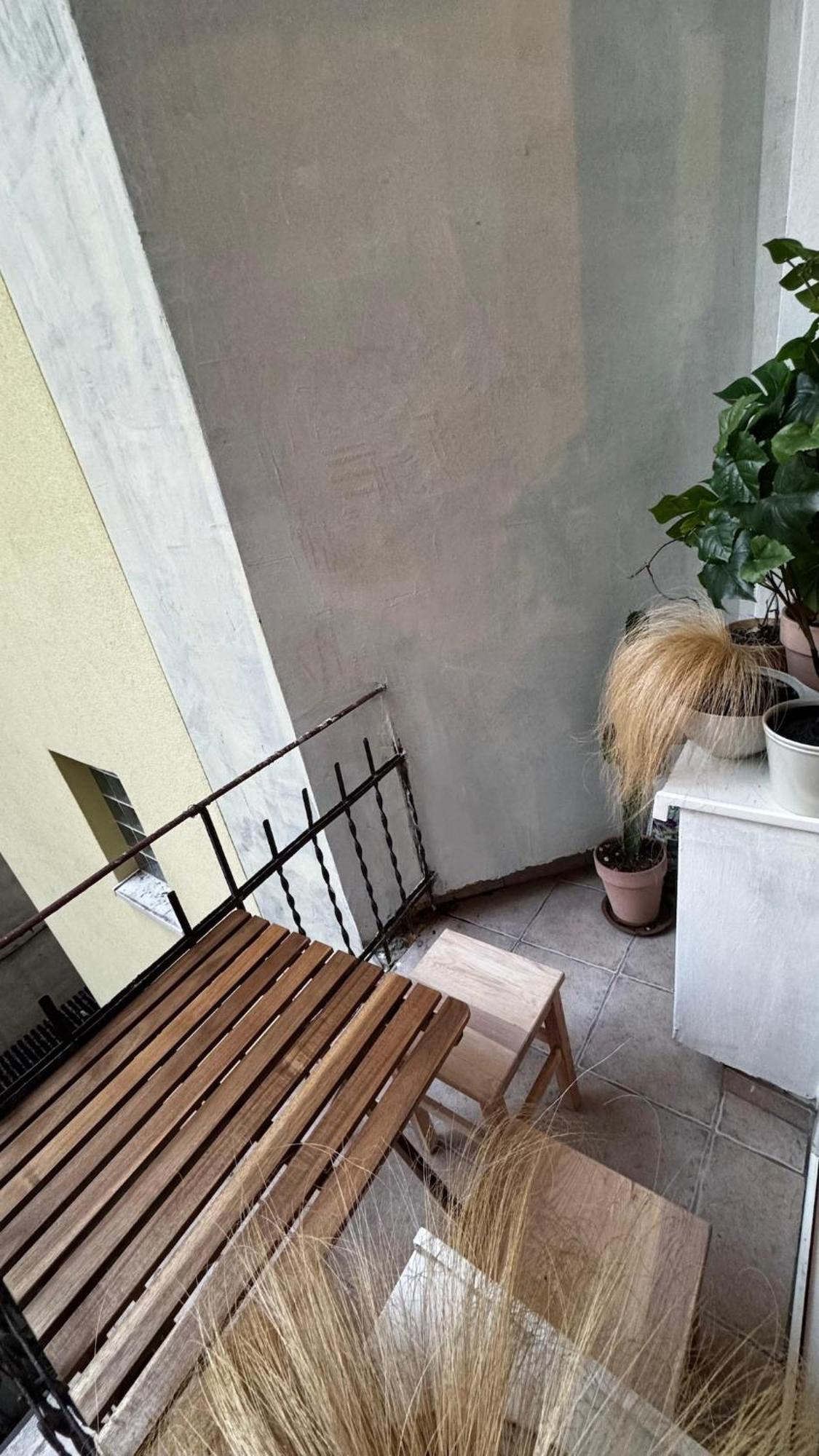 Locus Vietoris Apartment *
