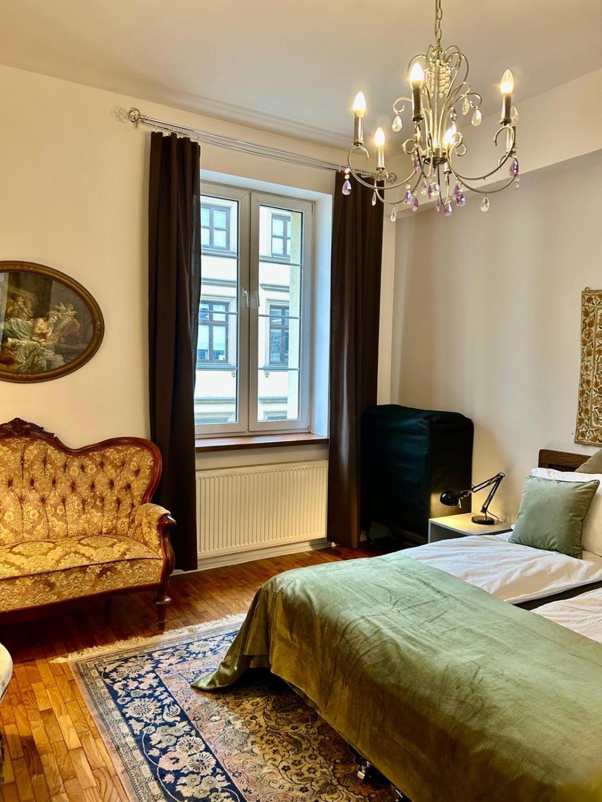 Apartment Locus Vietoris *