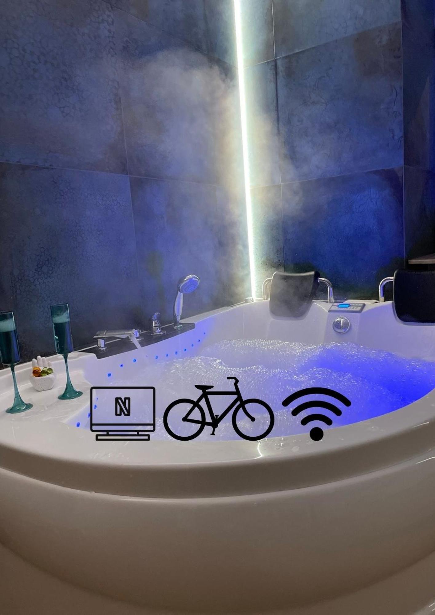 Jacuzzi & Bike Apartment, Appartement *
