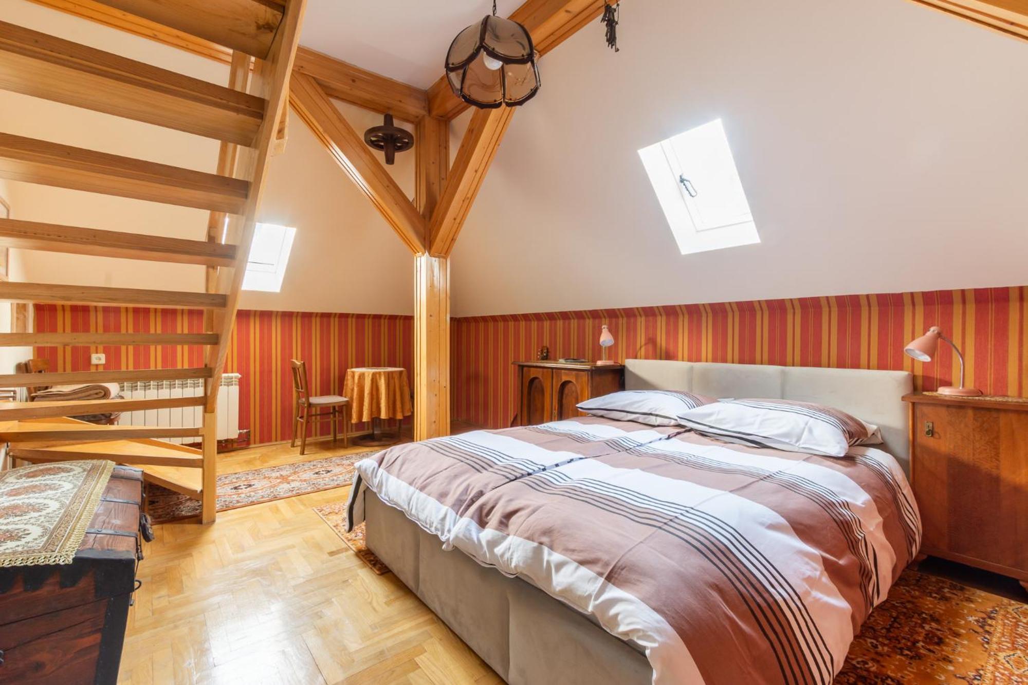 Painter's House Apartment *
