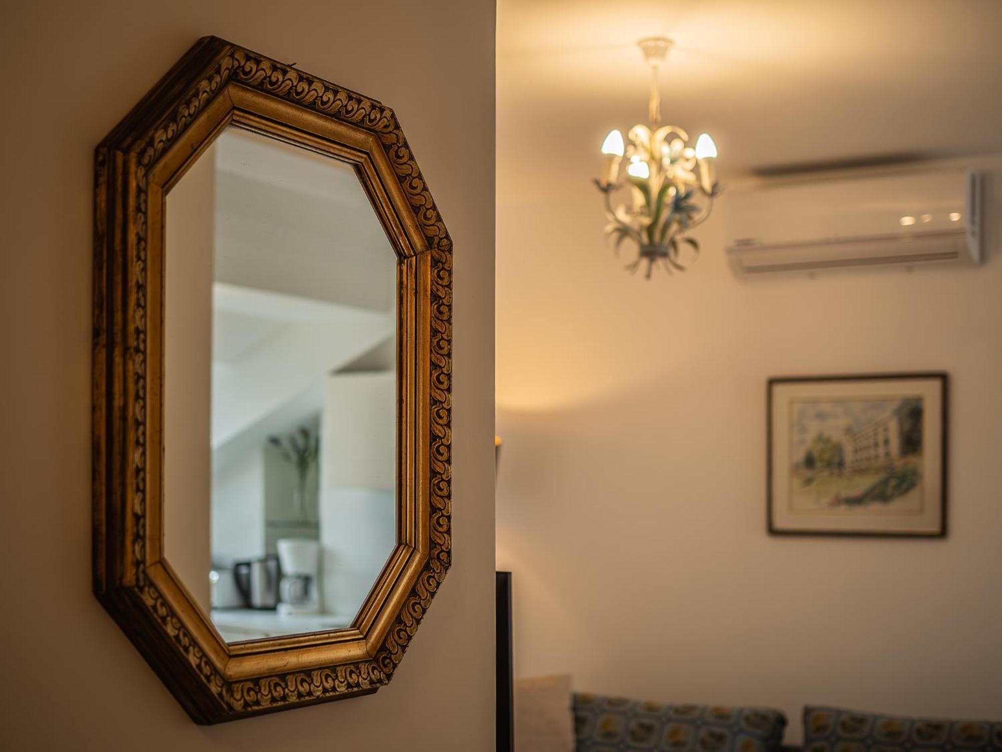 Crystal Old Town Aparthotel 3*