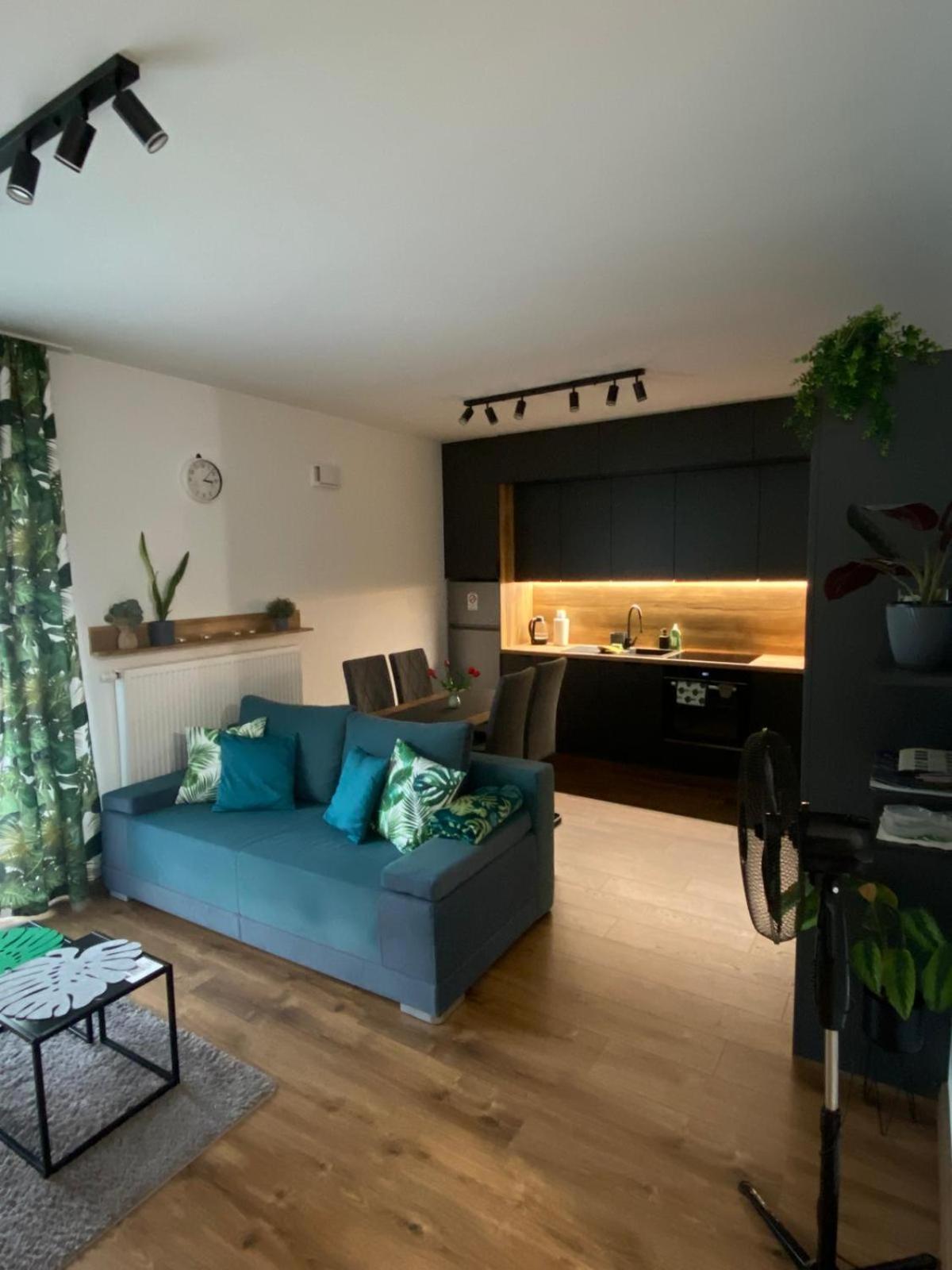Apartment Em *