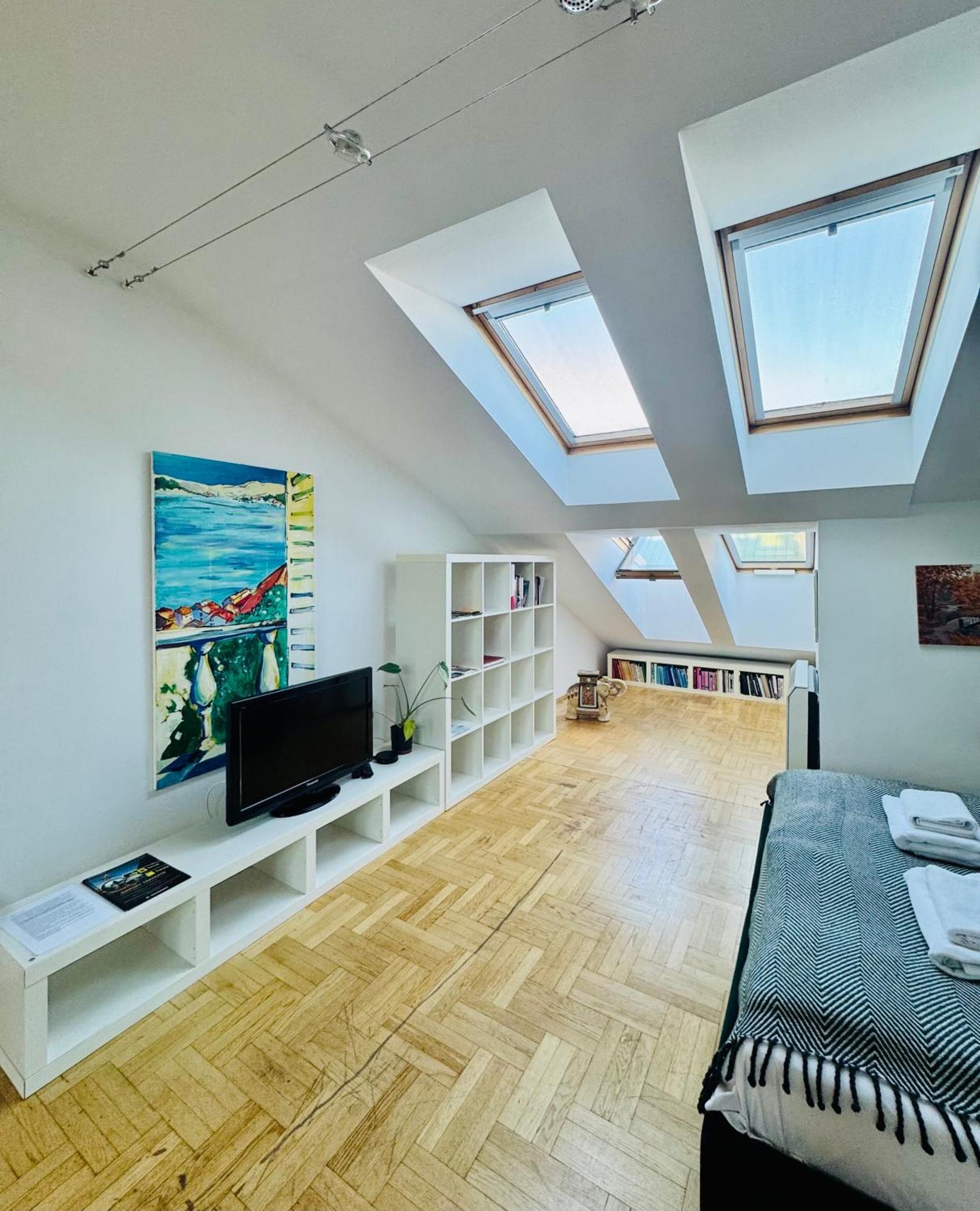 Luna Apartment