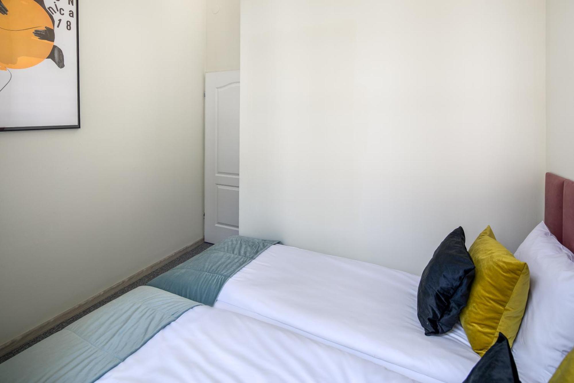 Corner Apartment *