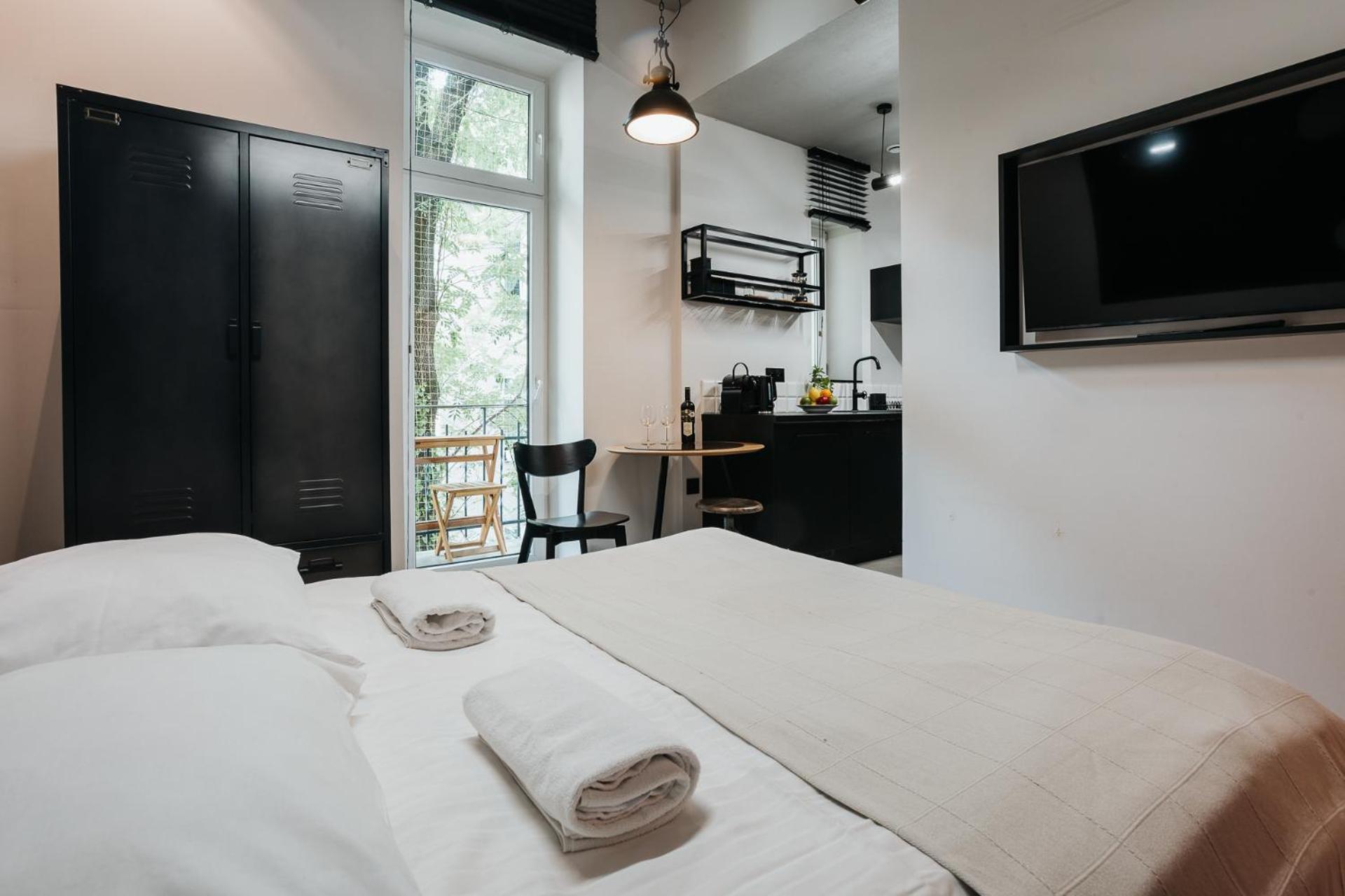 Golden Merchant Main Square Apartment