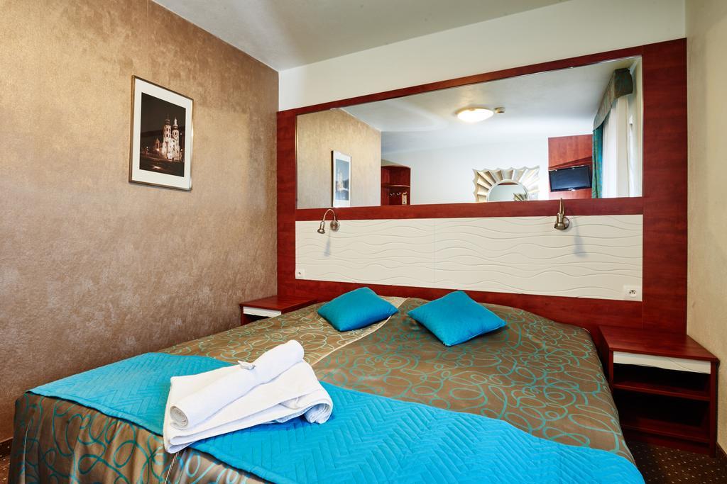 Hotel Santorini 3*