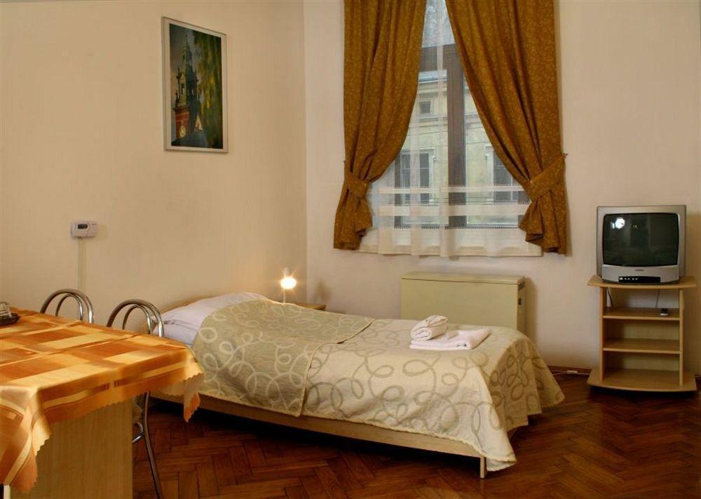 Aparthotel Maria 2*