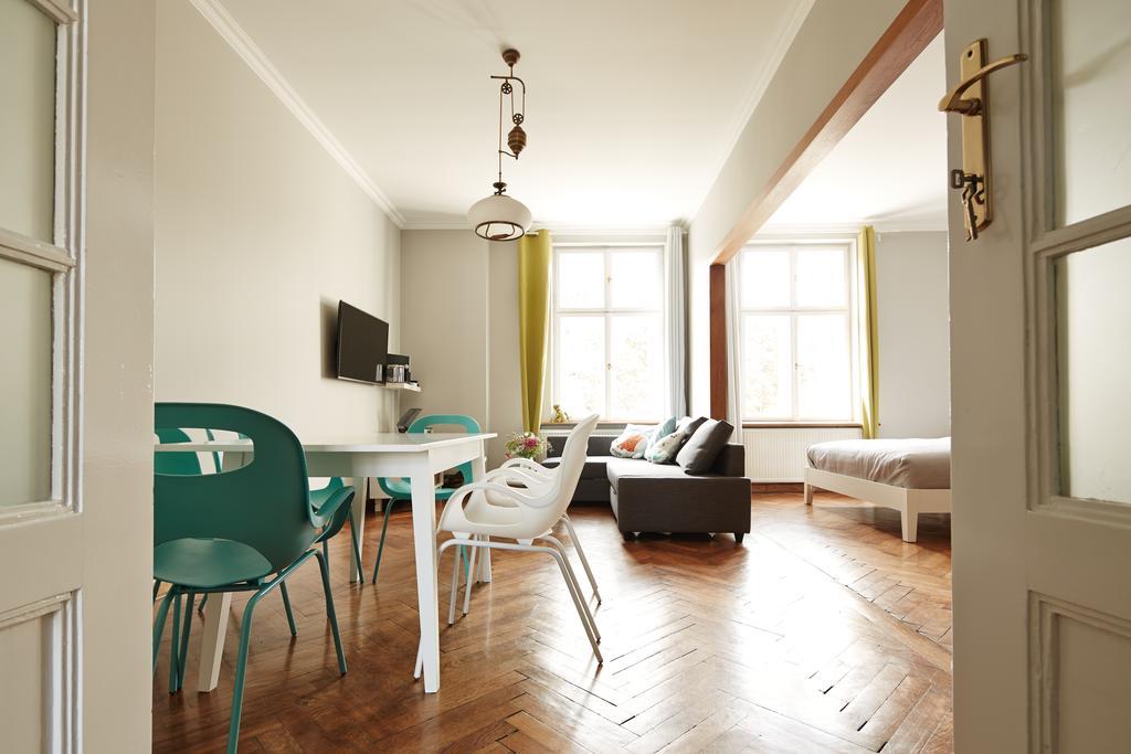 Playroom Aparthotel *
