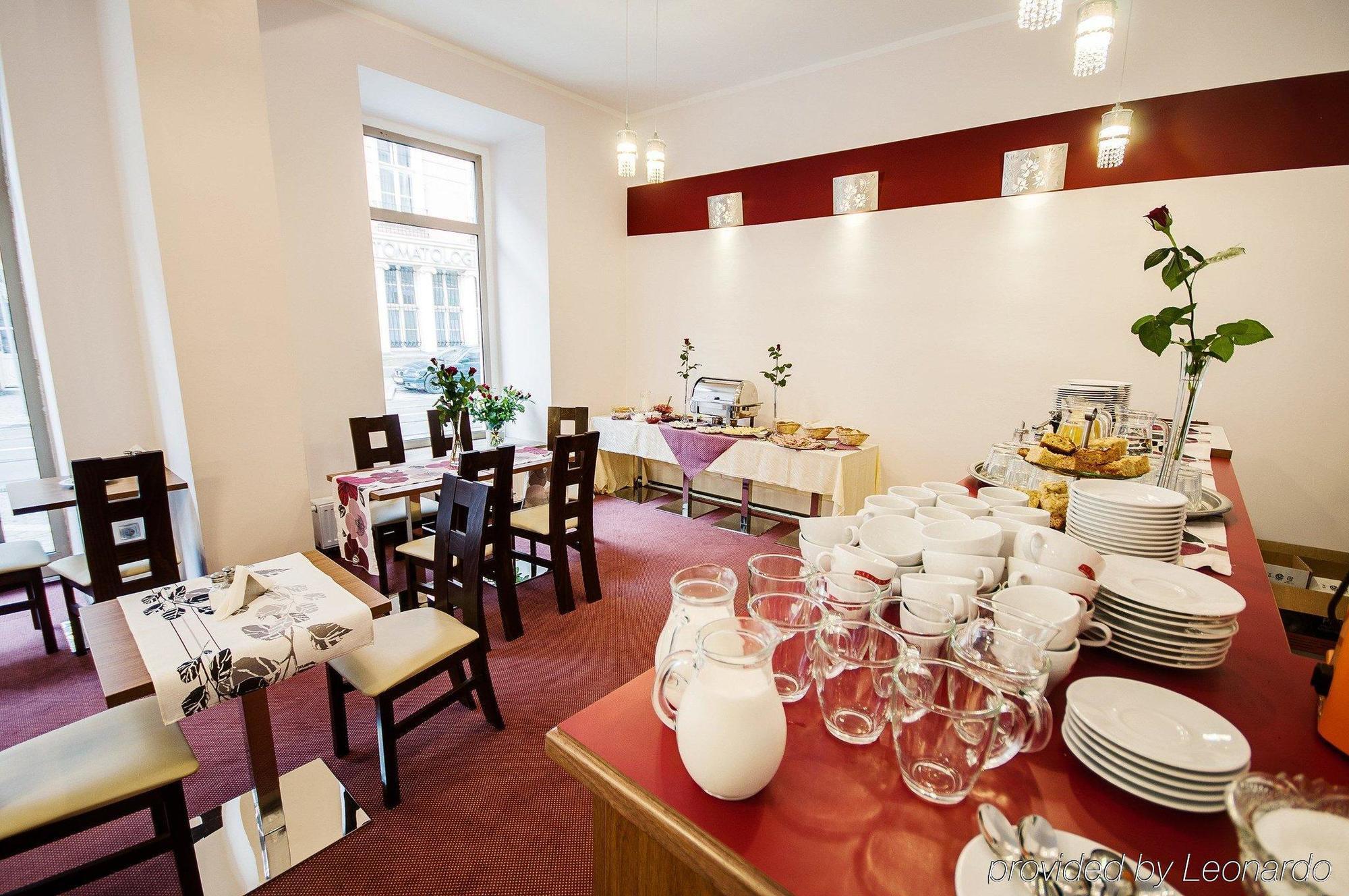 Aparthotel Abella & By Artery 3*
