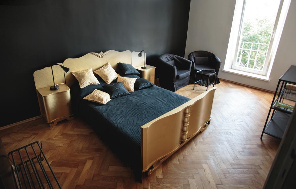 Apartment Black Boutique