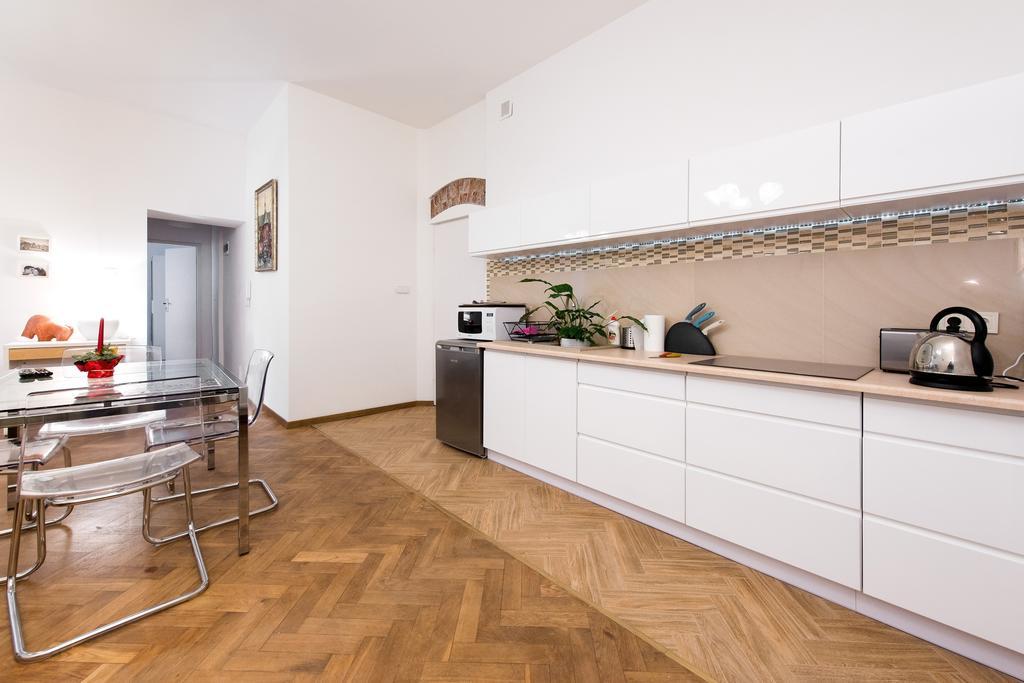 Gołębia 3 *