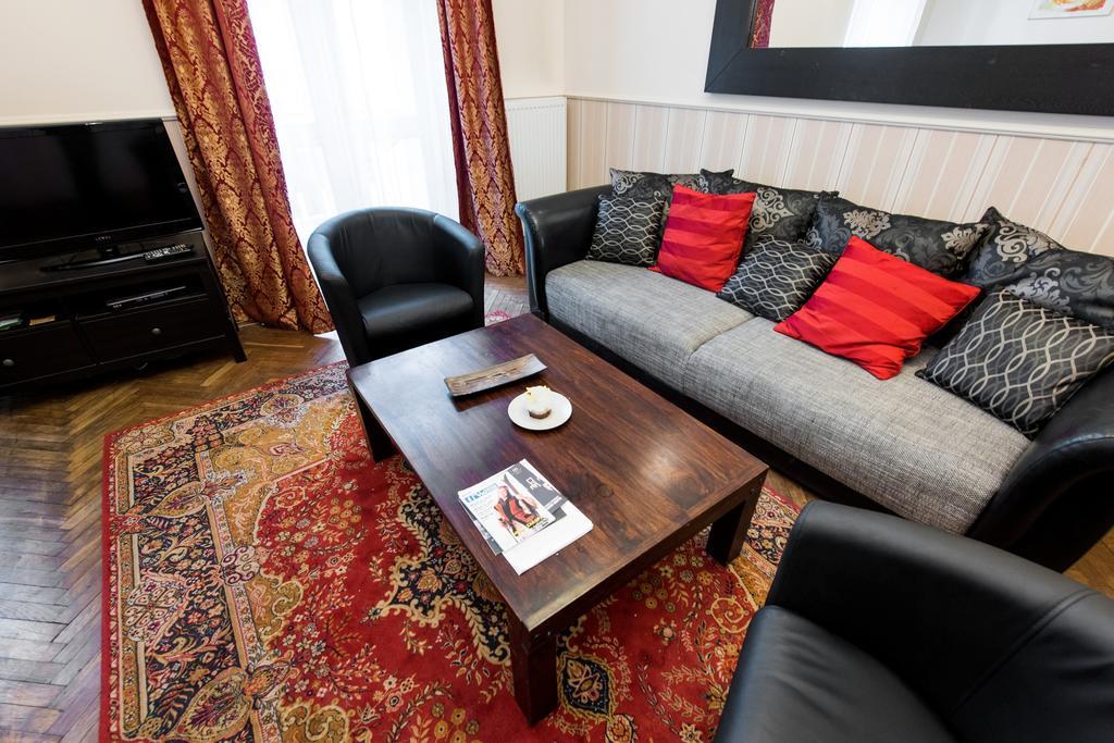 Apartament Gołębia 3 *