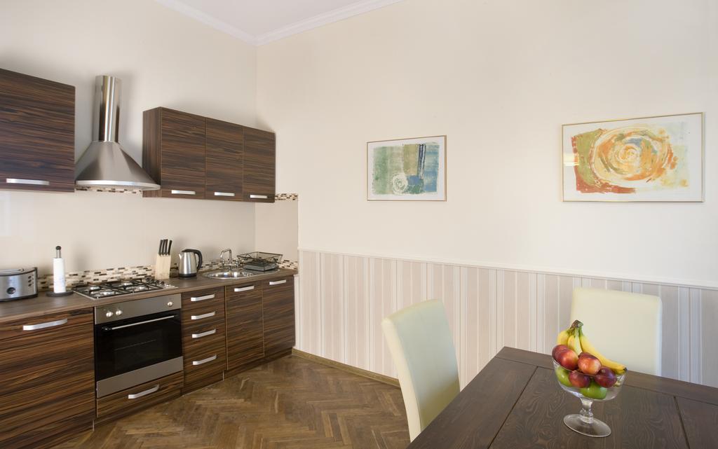 Gołębia 3 *