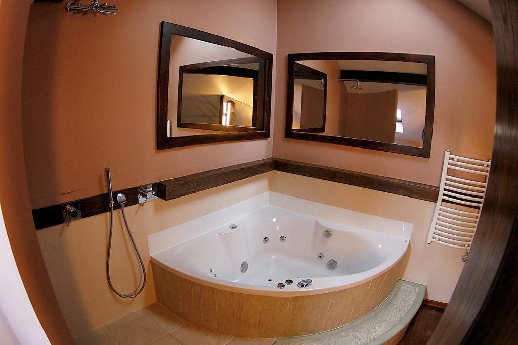 Jacuzzi Apartment *