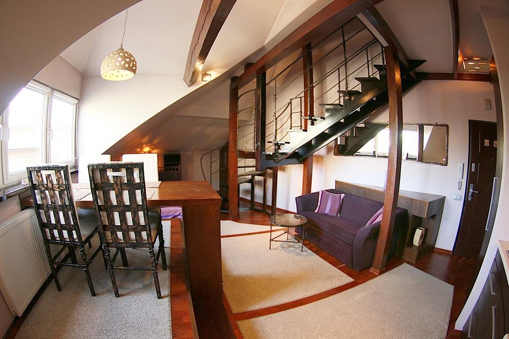 Jacuzzi Apartment *