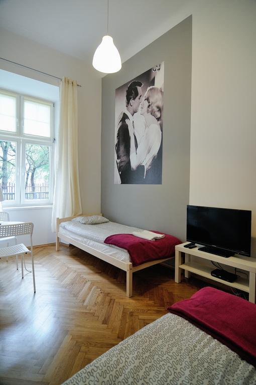 Hollywood Hostel *