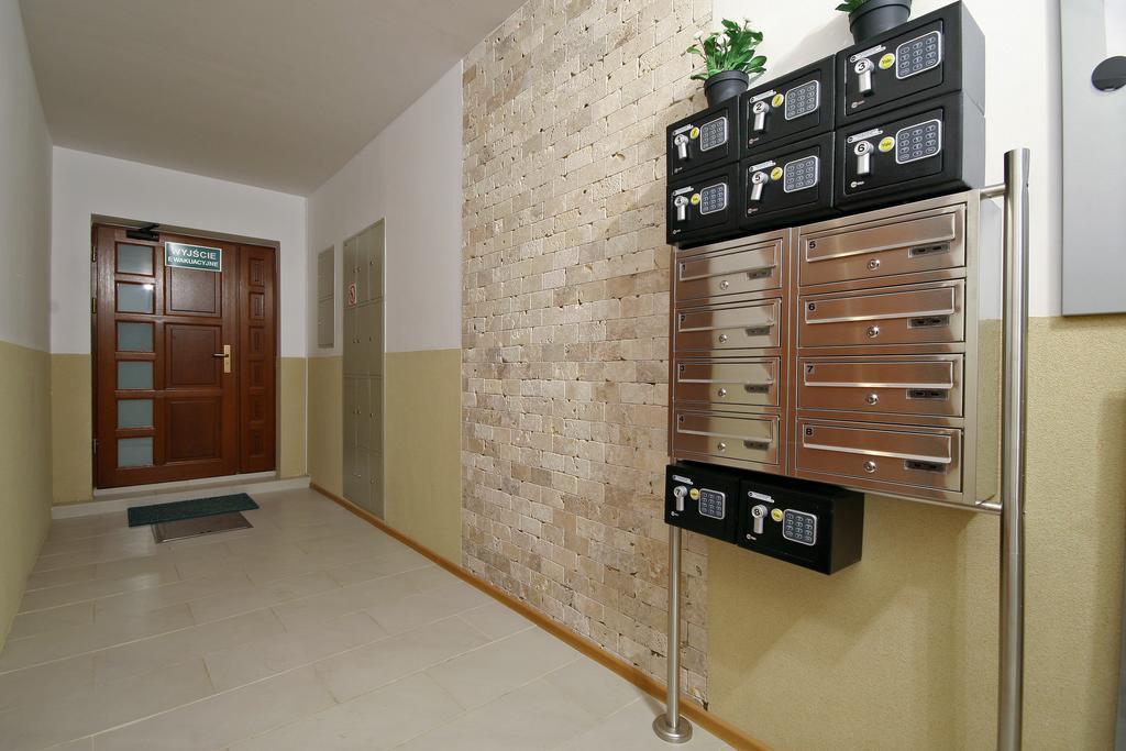 Enamel Apartment *