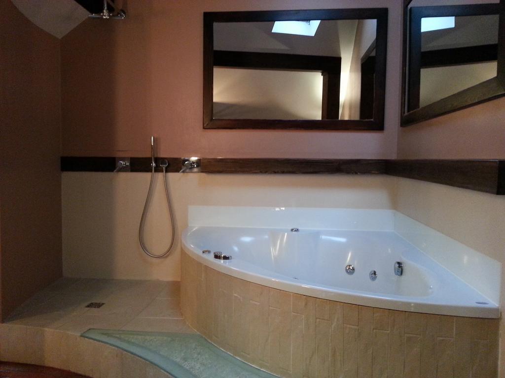 Jacuzzi Apartment *