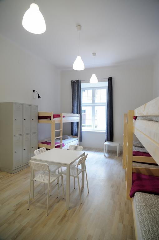 Hollywood Hostel *