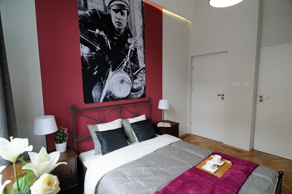 Hollywood Hostel