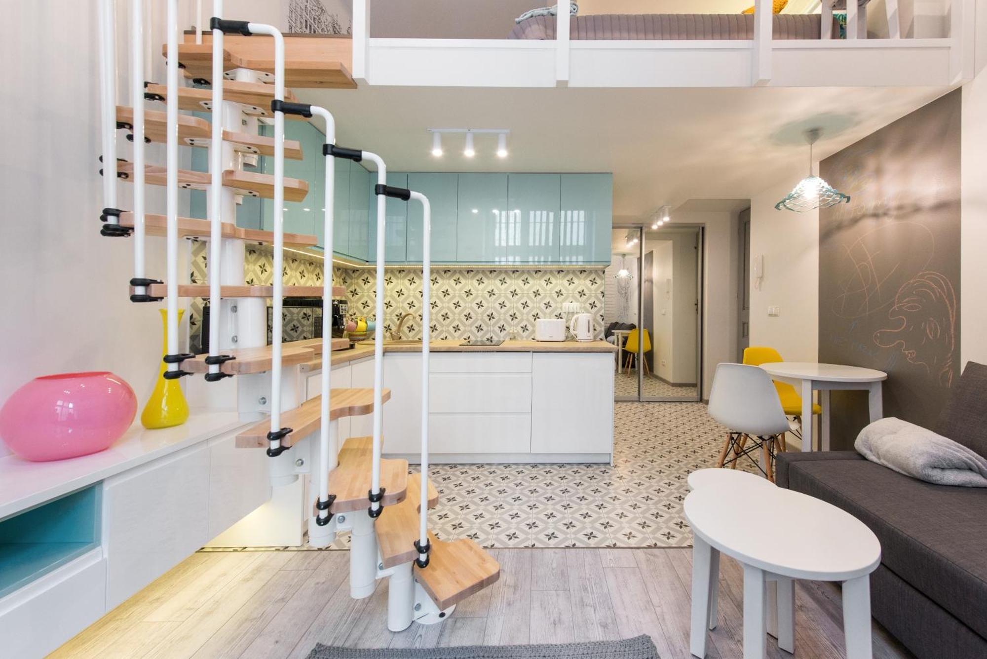 Cheerful Air Conditioned With Mezzanine And Parking - Old Town