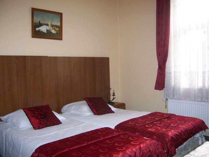 Astor Bed & Breakfast 3*