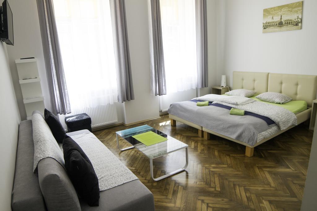 Hostel Dream & *