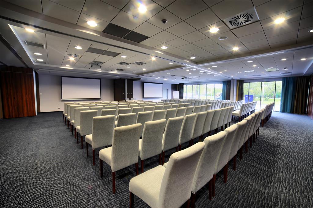 Golden Tulip Center 4*