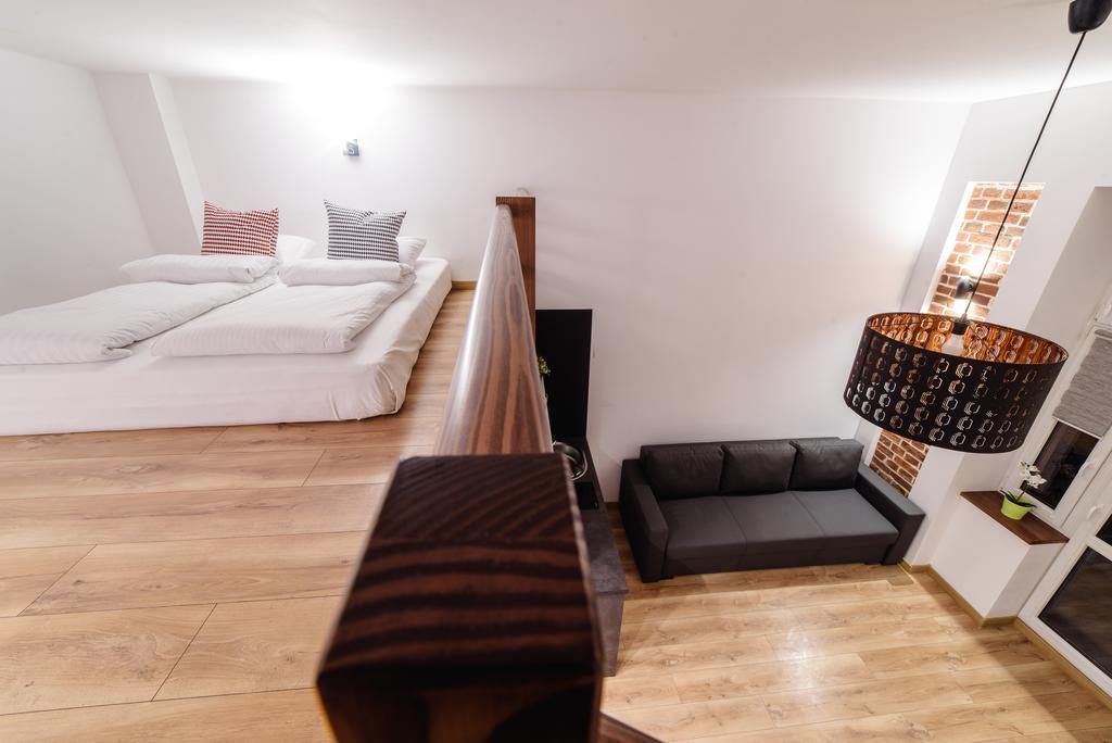 Aparthotel 2 Nights - Great Location, Right Next To Main Rail And Bus Station, 10 Min To Main Square By Foot 3*