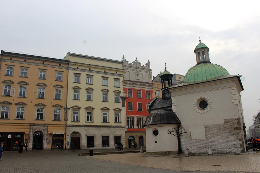 Apartment Market Square *