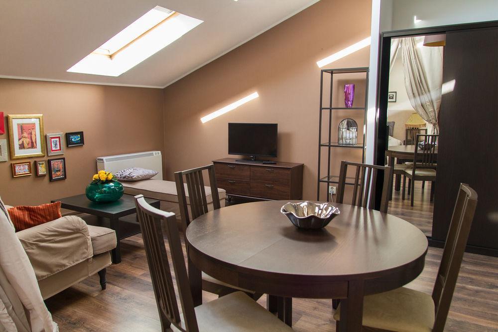 Lounge Hotel *