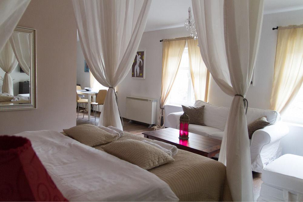 Lounge *