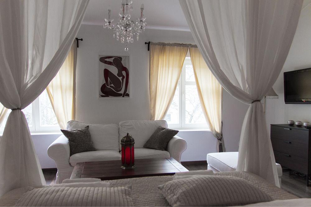 Lounge Hotel *