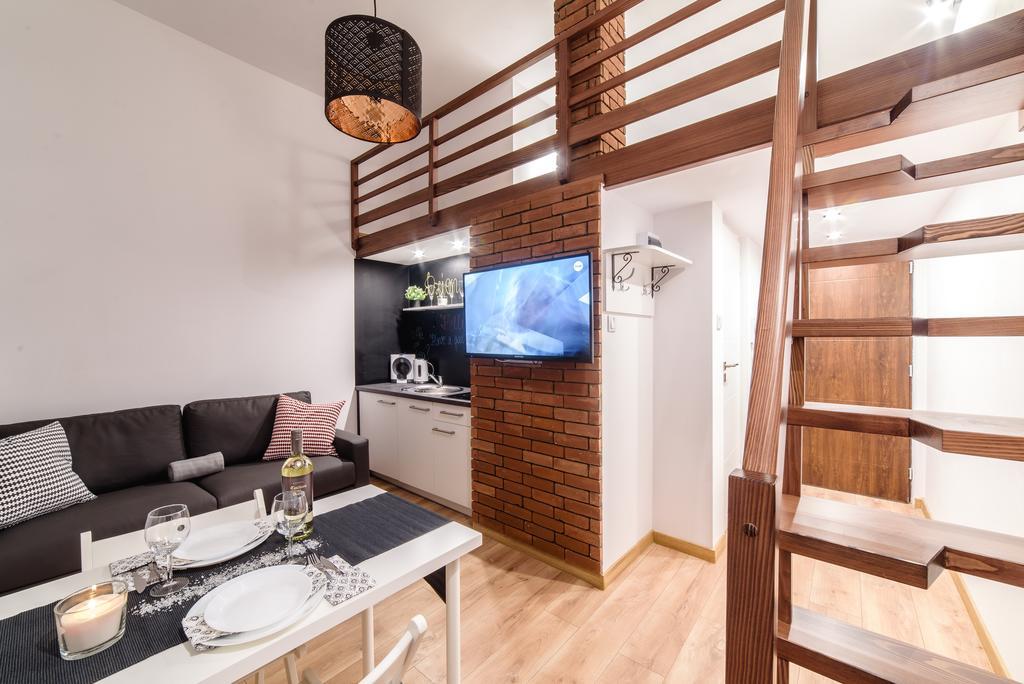 2 Nights - Great Location, Right Next To Main Rail And Bus Station, 10 Min To Main Square By Foot