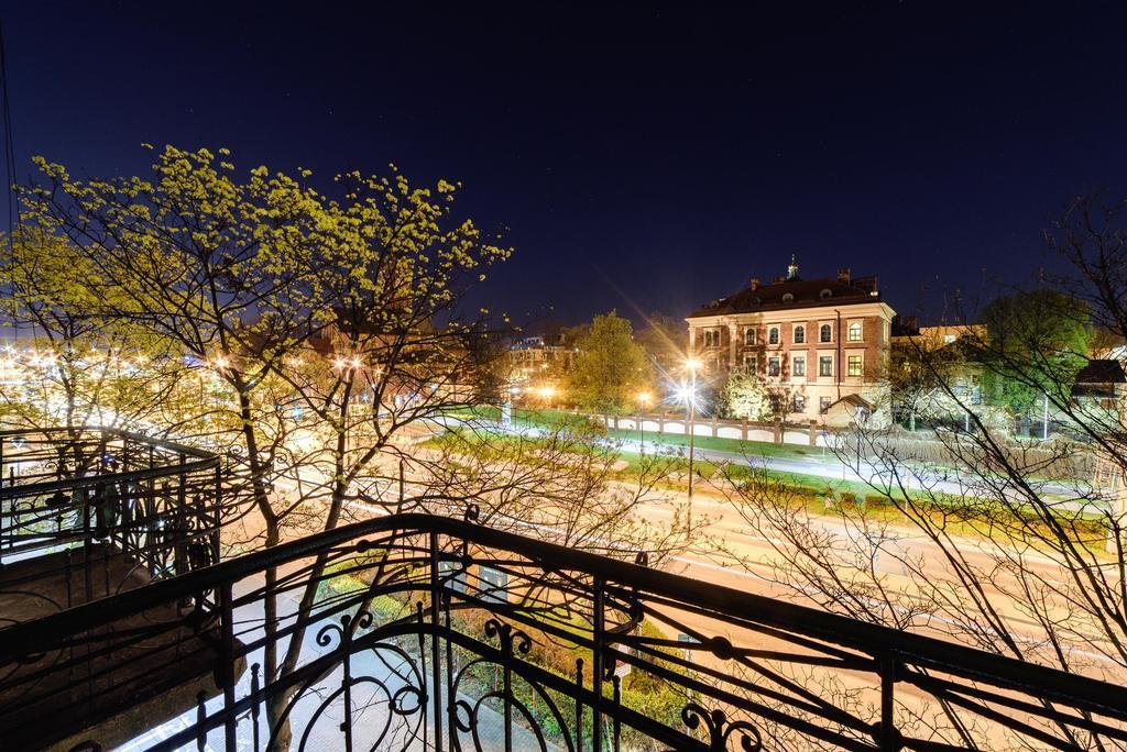 2 Nights - Great Location, Right Next To Main Rail And Bus Station, 10 Min To Main Square By Foot Aparthotel Krakau