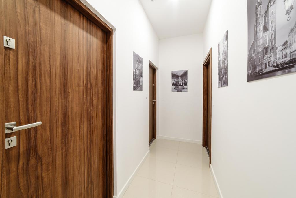 2 Nights - Great Location, Right Next To Main Rail And Bus Station, 10 Min To Main Square By Foot 3*