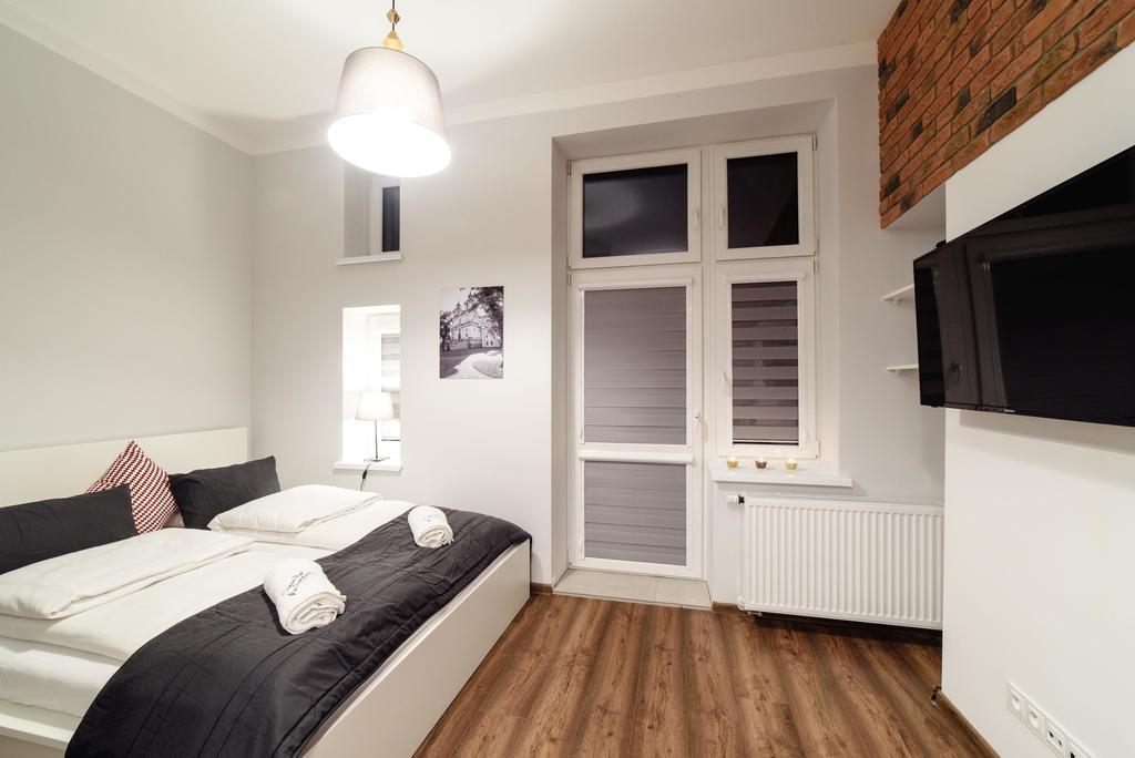 Aparthotel 2 Nights - Great Location, Right Next To Main Rail And Bus Station, 10 Min To Main Square By Foot Krakau