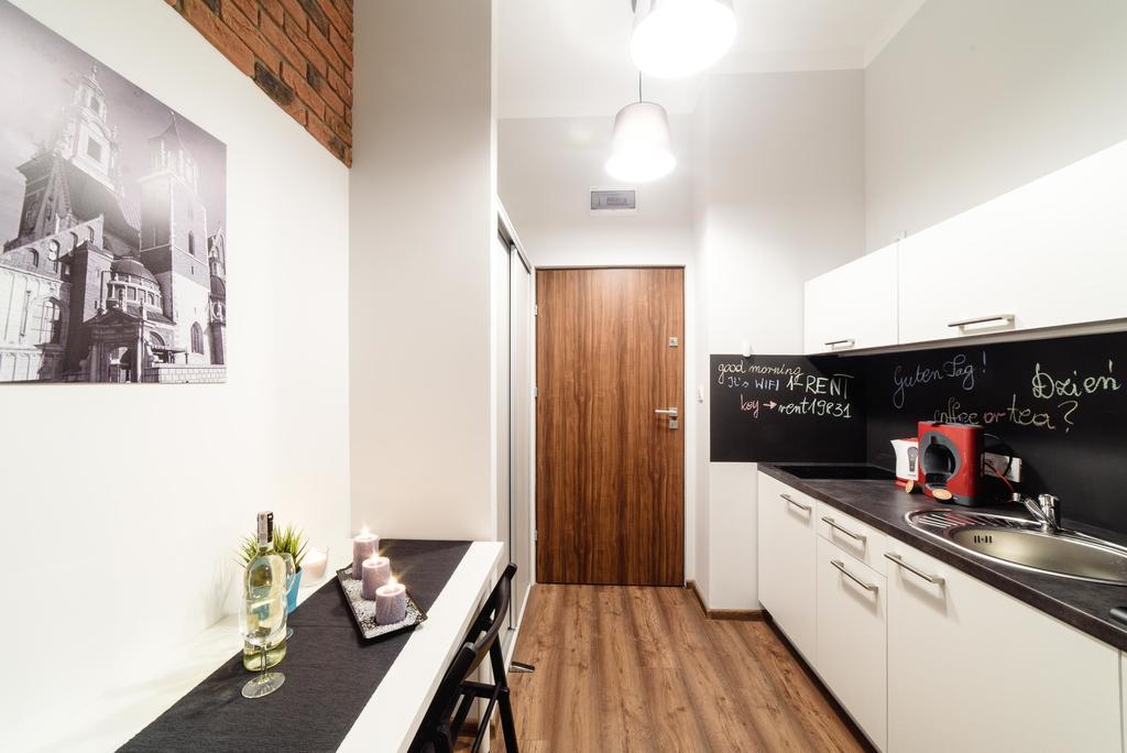 Aparthotel 2 Nights - Great Location, Right Next To Main Rail And Bus Station, 10 Min To Main Square By Foot