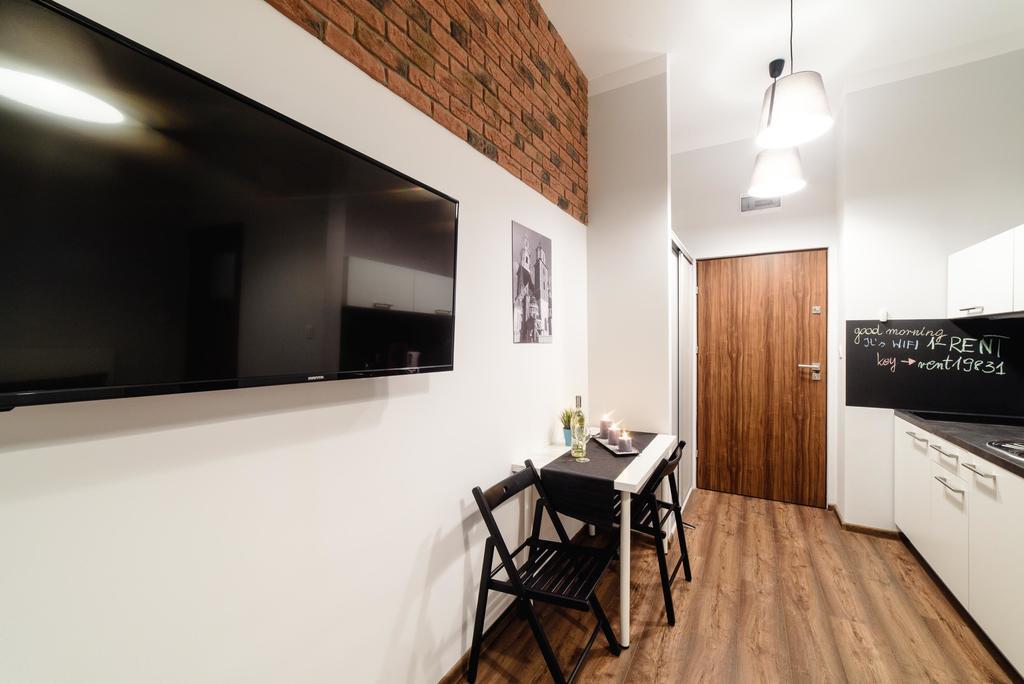 2 Nights - Great Location, Right Next To Main Rail And Bus Station, 10 Min To Main Square By Foot Aparthotel