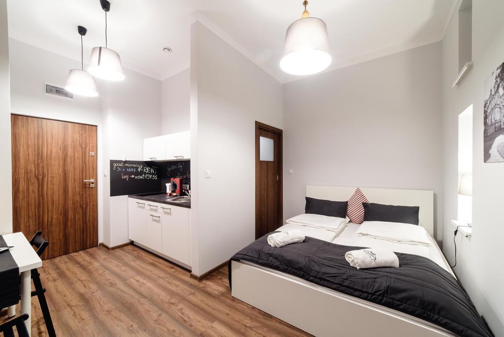 2 Nights - Great Location, Right Next To Main Rail And Bus Station, 10 Min To Main Square By Foot 3*
