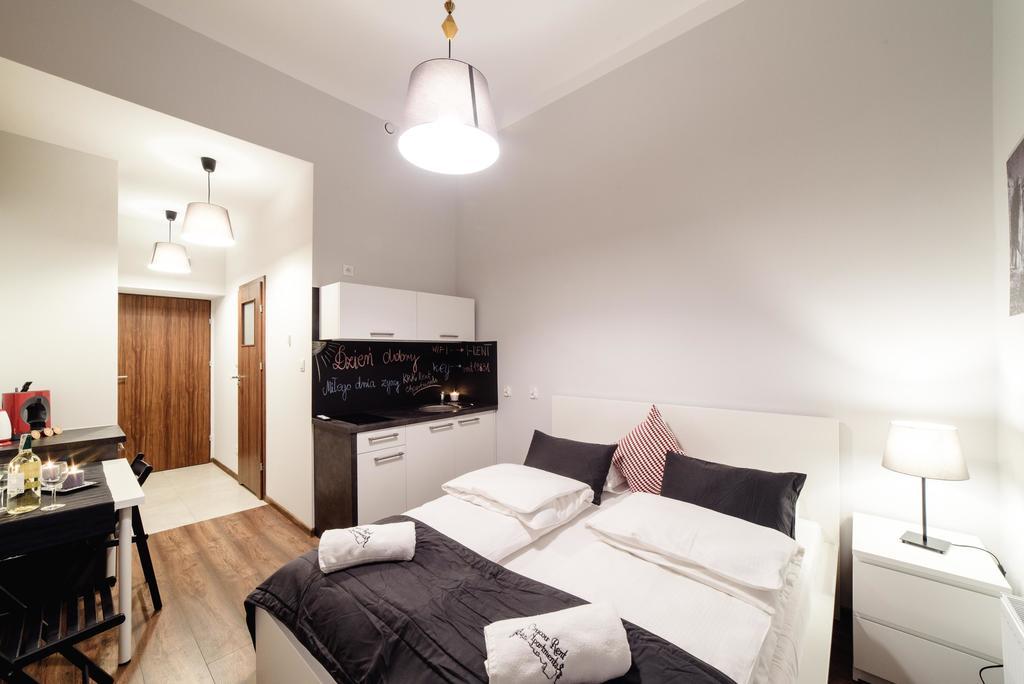 2 Nights - Great Location, Right Next To Main Rail And Bus Station, 10 Min To Main Square By Foot 3* Krakau