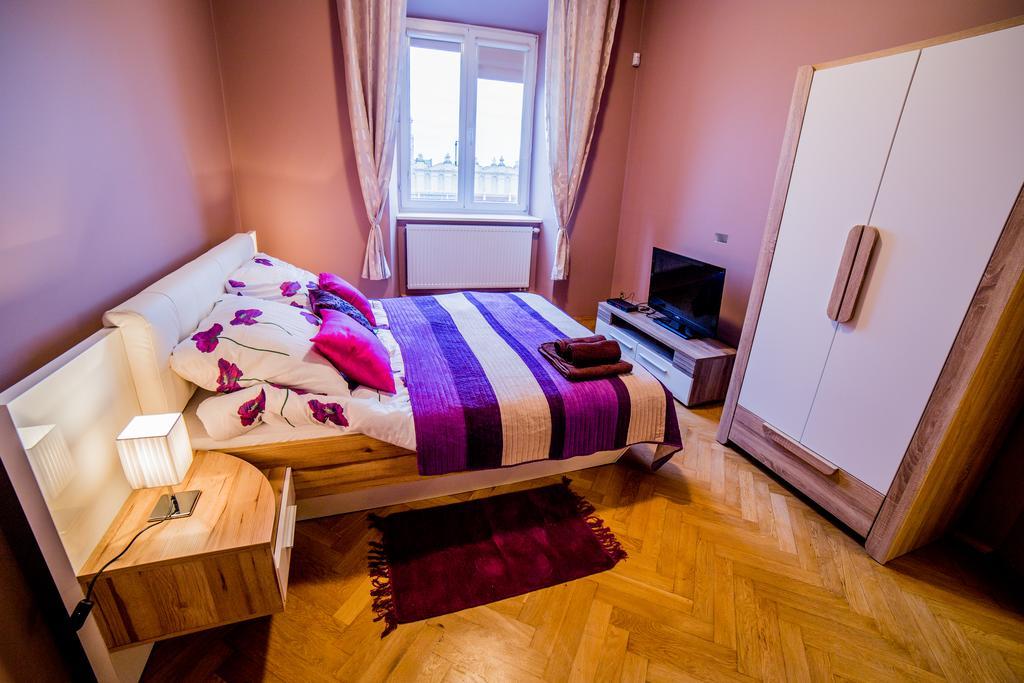 Apartment Market Square *