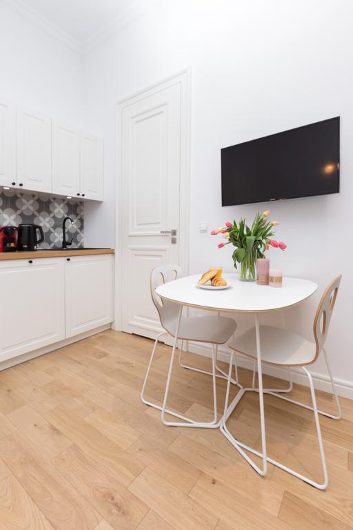 Apartment Tenczynska 3 *